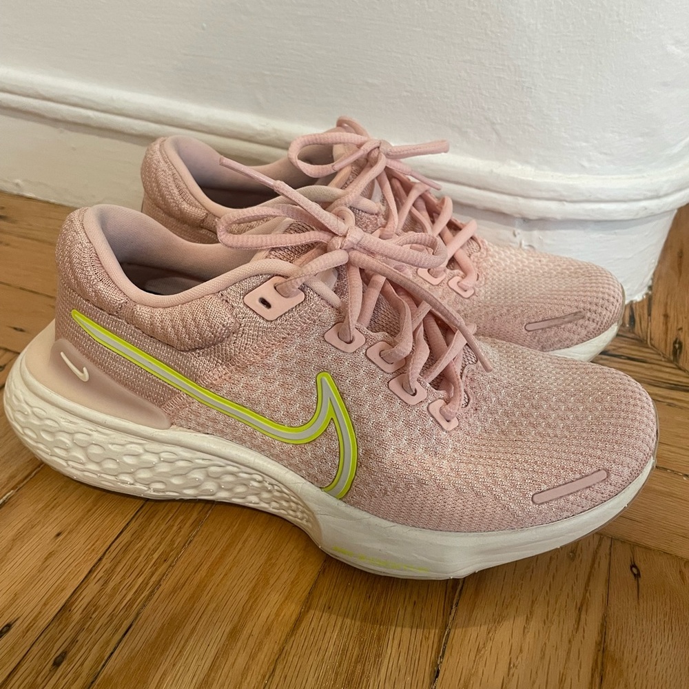 Nike ZoomX Invincible Run Flyknit Shoe Pink